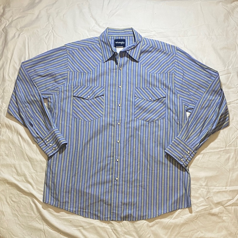 Wrangler Men's Casual Blue and White Striped Shirt